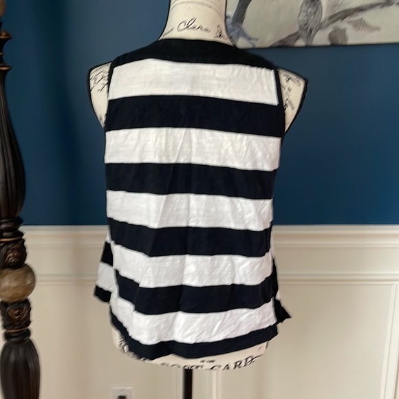 Black and white ruffle top - Picture 4 of 4